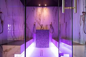 Hotel Emmy - five elements