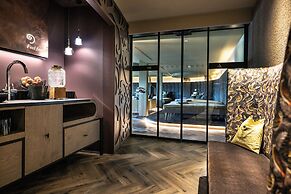 Hotel Emmy - five elements