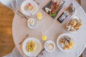 Hotel Emmy - five elements