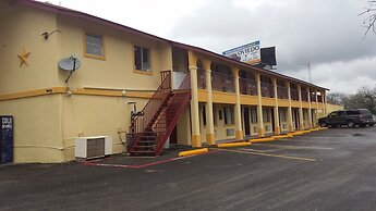 Carefree Inn Flatonia