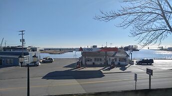 Harbor Lights Lodge