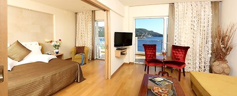 Akrotiri Beach Resort Hotel