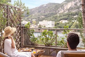 Akrotiri Beach Resort Hotel