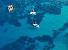 Akrotiri Beach Resort Hotel