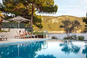 Akrotiri Beach Resort Hotel