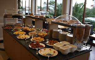 Las Rocas Playa Hotel