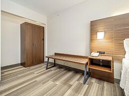 Holiday Inn Express & Suites Medicine Hat Transcanada Hwy 1 by IHG