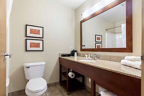Comfort Suites Johnson Creek Conference Center