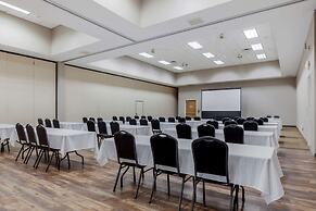 Comfort Suites Johnson Creek Conference Center