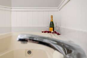 Brandywine River Hotel