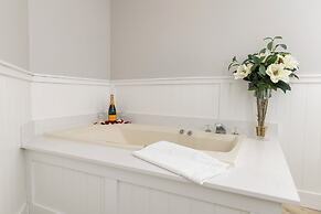 Brandywine River Hotel