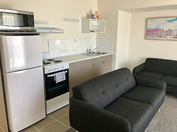 Adina Place Motel Apartments