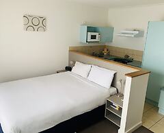 Adina Place Motel Apartments