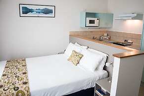 Adina Place Motel Apartments