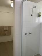 Adina Place Motel Apartments