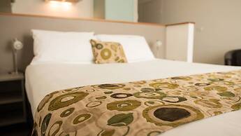 Adina Place Motel Apartments