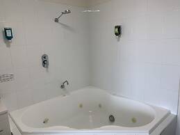 Adina Place Motel Apartments