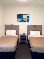 Adina Place Motel Apartments