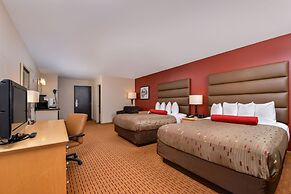 Clackamas Inn & Suites
