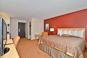 Clackamas Inn & Suites