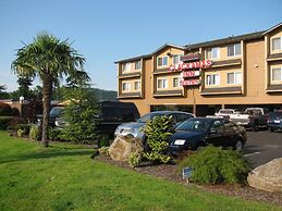 Clackamas Inn & Suites