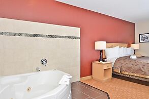 Clackamas Inn & Suites