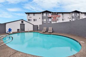 Clackamas Inn & Suites