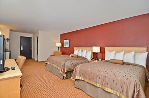 Clackamas Inn & Suites