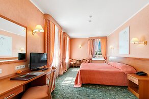 Old Estate Hotel & Spa