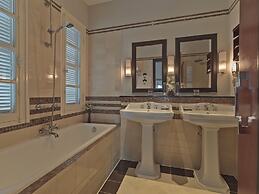 Azerai La Residence Hue