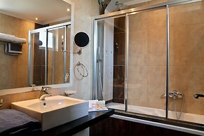 Olympia Golden Beach & Spa