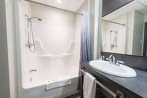 Grand Times Hotel Quebec City Airport