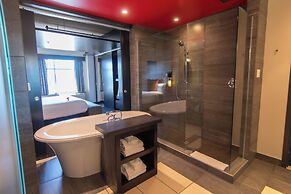 Grand Times Hotel Quebec City Airport