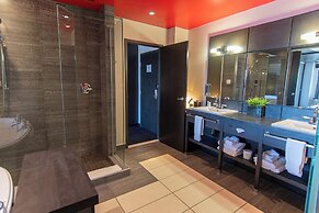 Grand Times Hotel Quebec City Airport