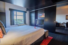 Grand Times Hotel Quebec City Airport