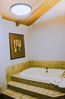 Apple Tree Inn and Suites