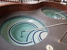 Apple Tree Inn and Suites