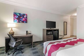 Best Western Medical Center North Inn & Suites Near Six Flags