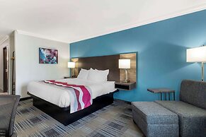 Best Western Medical Center North Inn & Suites Near Six Flags