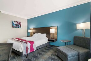 Best Western Medical Center North Inn & Suites Near Six Flags