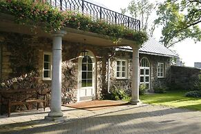 Padaste Manor