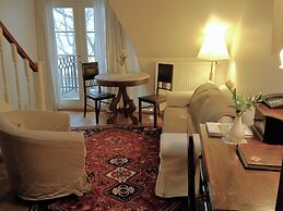 Padaste Manor