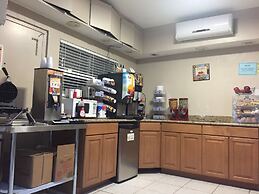 Townhouse Inn & Suites