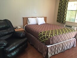 Townhouse Inn & Suites