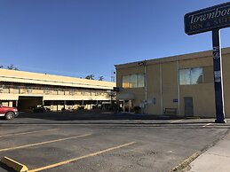 Townhouse Inn & Suites