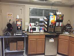 Townhouse Inn & Suites