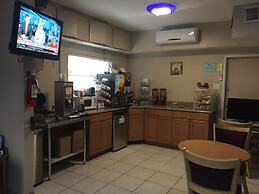 Townhouse Inn & Suites