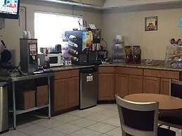 Townhouse Inn & Suites