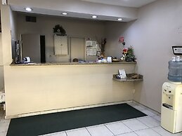 Townhouse Inn & Suites