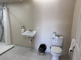 Townhouse Inn & Suites